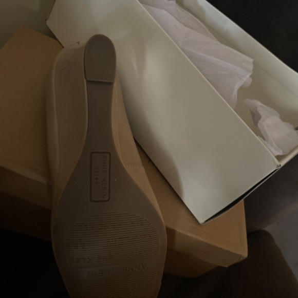 NWT - Picture 2 of 3